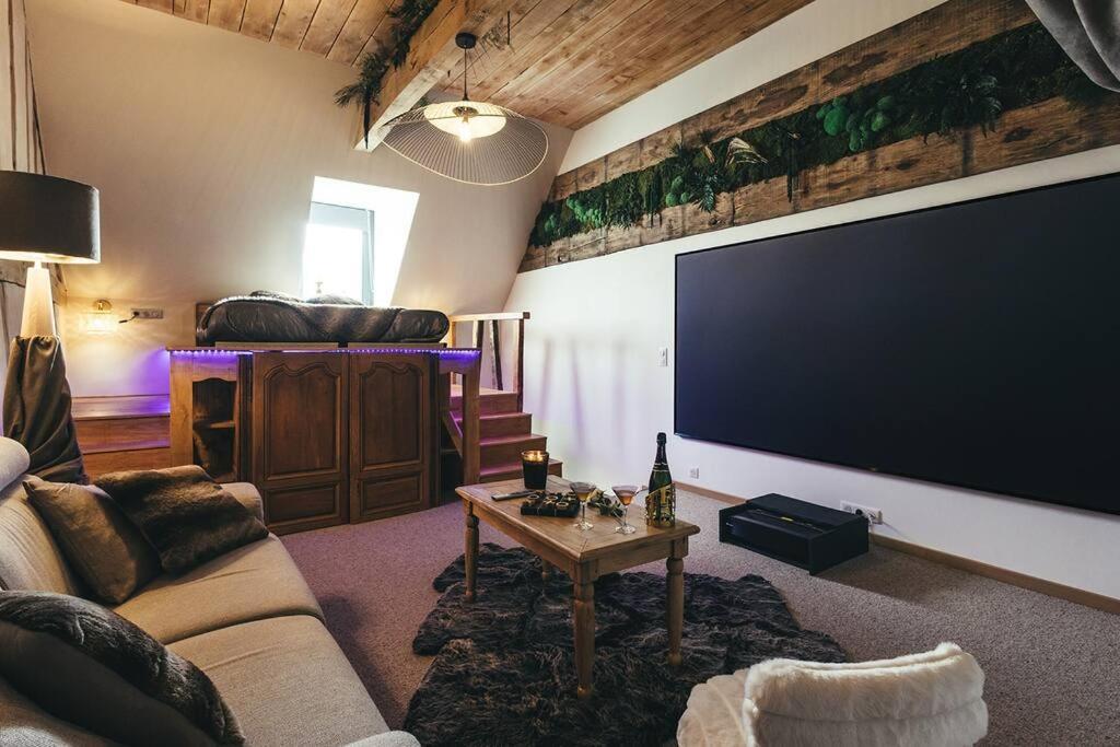 Le Duplex De L'Etoile Home Cinema Jacuzzi Et Sauna Privatif Longmesnil Экстерьер фото